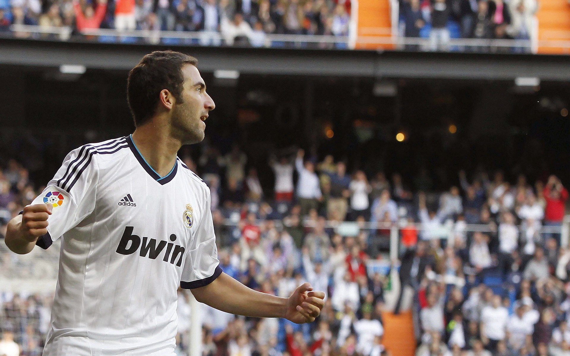 “奇迹完成！弱旅逆袭强队，冠军梦再起”