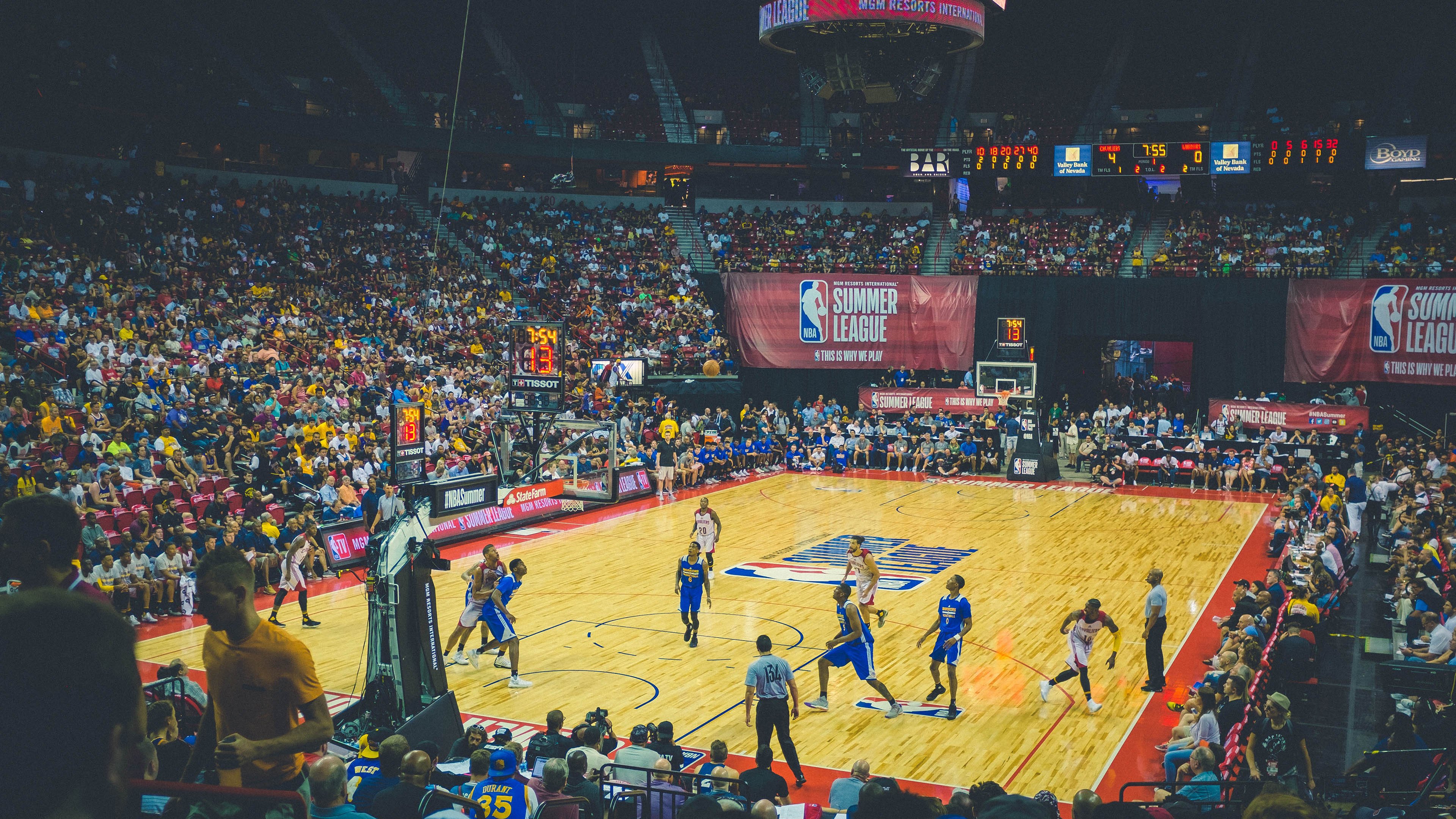 爱游戏真人体育娱乐-激情四溢：紧张激烈的季后赛最精彩比赛盘点，季后赛最新绝杀瞬间